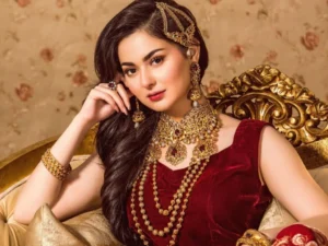 hania amir Biography