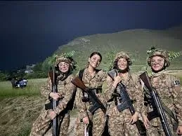 Sinf E Aahan Drama Review