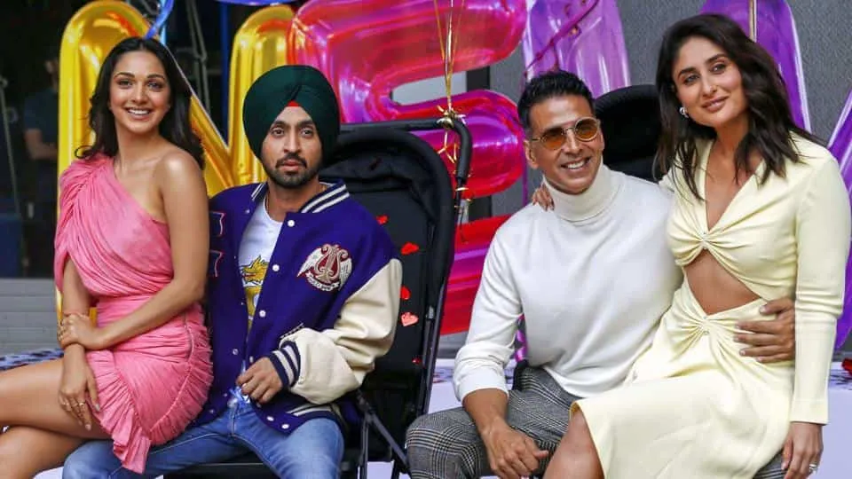 Good Newwz Movie Review and Cast 